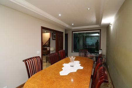 Casa à venda com 450m², 5 quartos e 4 vagasSala