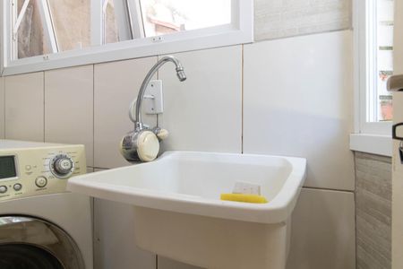 Casa à venda com 163m², 2 quartos e 1 vagaÁrea de Serviço