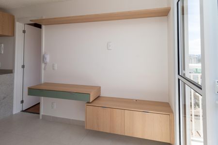 Sala de apartamento para alugar com 1 quarto, 28m² em Parque Industrial Tomas Edson, São Paulo