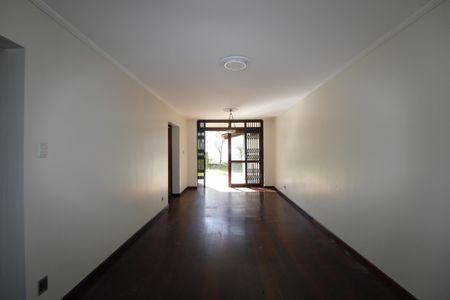 Casa à venda com 270m², 5 quartos e 4 vagasSala 2