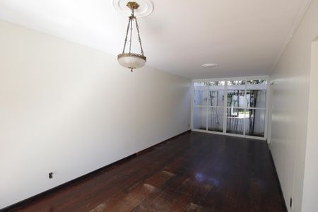 Casa à venda com 270m², 5 quartos e 4 vagasSala 2