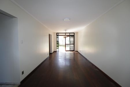 Casa à venda com 270m², 5 quartos e 4 vagasSala 2