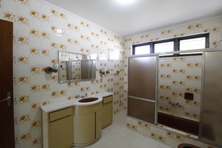 Casa à venda com 270m², 5 quartos e 4 vagasBanheiro