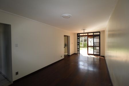 Casa à venda com 270m², 5 quartos e 4 vagasSala 2