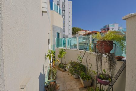 Apartamento à venda com 220m², 4 quartos e 2 vagas Apartamento à venda com 220m², 4 quartos e 2 vagasCobertura