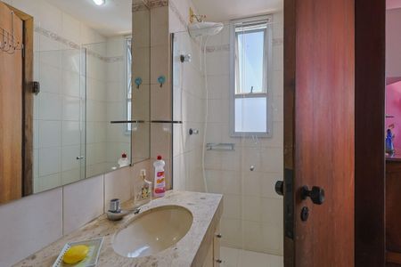Apartamento à venda com 220m², 4 quartos e 2 vagas Apartamento à venda com 220m², 4 quartos e 2 vagasBanheiro da Suíte 1