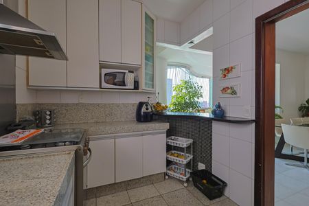 Apartamento à venda com 220m², 4 quartos e 2 vagas Apartamento à venda com 220m², 4 quartos e 2 vagasCozinha