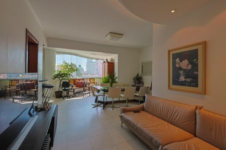 Apartamento à venda com 220m², 4 quartos e 2 vagas Apartamento à venda com 220m², 4 quartos e 2 vagasSala