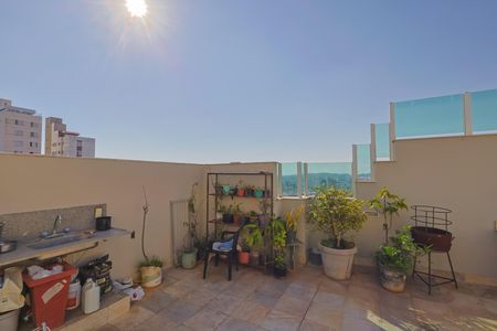 Apartamento à venda com 220m², 4 quartos e 2 vagas Apartamento à venda com 220m², 4 quartos e 2 vagasCobertura