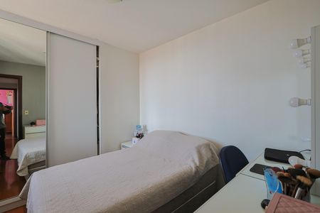 Apartamento à venda com 220m², 4 quartos e 2 vagas Apartamento à venda com 220m², 4 quartos e 2 vagasQuarto 1