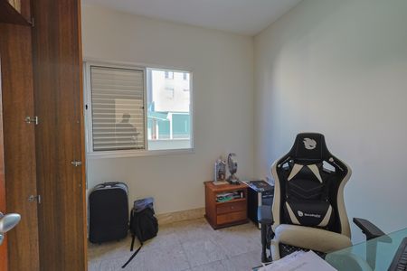 Apartamento à venda com 220m², 4 quartos e 2 vagas Apartamento à venda com 220m², 4 quartos e 2 vagasEscritório