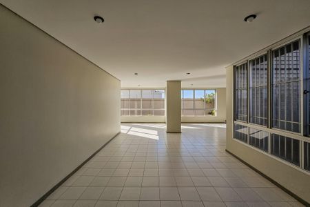 Apartamento à venda com 220m², 4 quartos e 2 vagas Apartamento à venda com 220m², 4 quartos e 2 vagasÁrea comum - Salão de festas