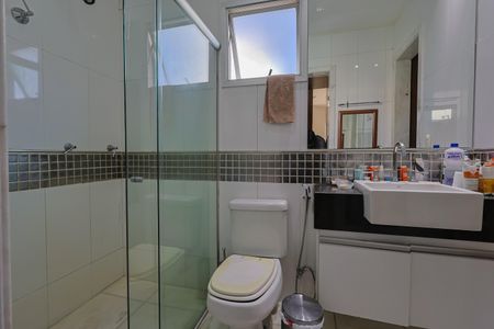 Apartamento à venda com 220m², 4 quartos e 2 vagas Apartamento à venda com 220m², 4 quartos e 2 vagasBanheiro da Suíte 2