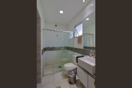 Apartamento à venda com 220m², 4 quartos e 2 vagas Apartamento à venda com 220m², 4 quartos e 2 vagasBanheiro da Suíte 2