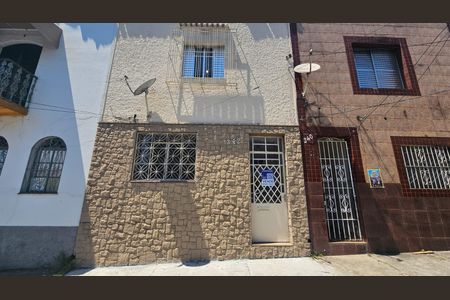 Casa à venda com 100m², 2 quartos e sem vaga Casa à venda com 100m², 2 quartos e sem vagaFachada