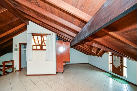 Casa à venda com 240m², 3 quartos e 2 vagasMezanino