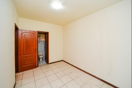 Casa à venda com 240m², 3 quartos e 2 vagasSuíte