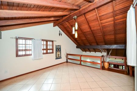 Casa à venda com 240m², 3 quartos e 2 vagasMezanino