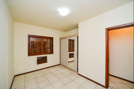 Casa à venda com 240m², 3 quartos e 2 vagasSuíte