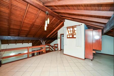 Casa à venda com 240m², 3 quartos e 2 vagasMezanino