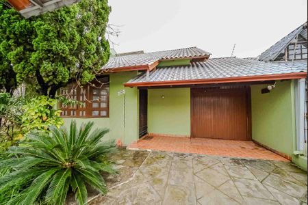 Casa à venda com 240m², 3 quartos e 2 vagasFachada