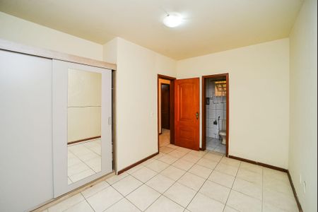 Casa à venda com 240m², 3 quartos e 2 vagasSuíte