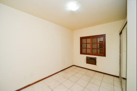 Casa à venda com 240m², 3 quartos e 2 vagasSuíte