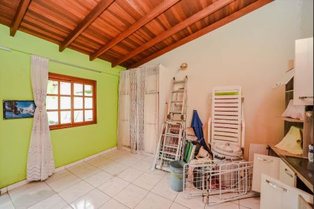 Casa à venda com 240m², 3 quartos e 2 vagasÁrea de Serviço