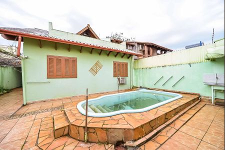 Casa à venda com 240m², 3 quartos e 2 vagasPiscina