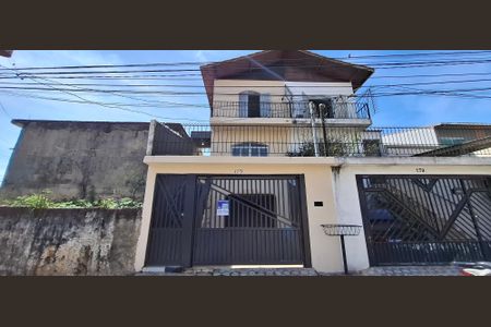 Casa à venda com 162m², 3 quartos e 2 vagas Casa à venda com 162m², 3 quartos e 2 vagasFachada
