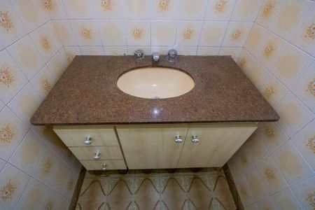 Casa à venda com 162m², 3 quartos e 2 vagas Casa à venda com 162m², 3 quartos e 2 vagasBanheiro social