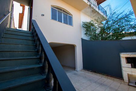 Casa à venda com 162m², 3 quartos e 2 vagas Casa à venda com 162m², 3 quartos e 2 vagasÁrea externa