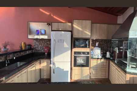 Casa à venda com 191m², 3 quartos e 3 vagas Casa à venda com 191m², 3 quartos e 3 vagasCozinha