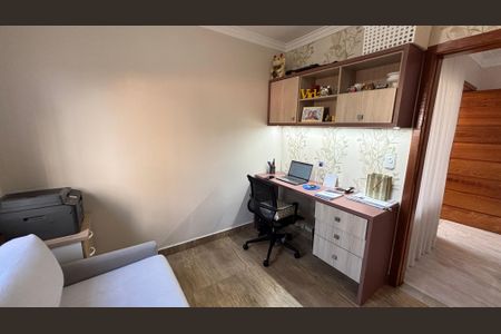 Casa à venda com 191m², 3 quartos e 3 vagas Casa à venda com 191m², 3 quartos e 3 vagasEscritório