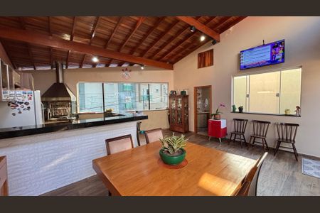 Casa à venda com 191m², 3 quartos e 3 vagas Casa à venda com 191m², 3 quartos e 3 vagasCozinha