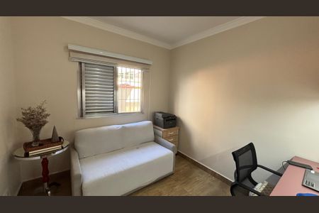 Casa à venda com 191m², 3 quartos e 3 vagas Casa à venda com 191m², 3 quartos e 3 vagasEscritório