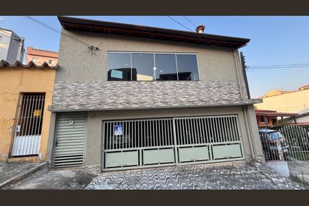 Casa à venda com 191m², 3 quartos e 3 vagas Casa à venda com 191m², 3 quartos e 3 vagasFachada