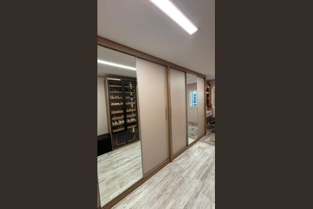 Casa à venda com 191m², 3 quartos e 3 vagas Casa à venda com 191m², 3 quartos e 3 vagasCloset da Suíte 2