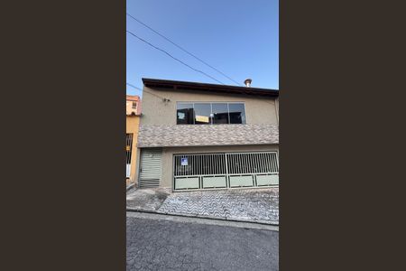 Casa à venda com 191m², 3 quartos e 3 vagas Casa à venda com 191m², 3 quartos e 3 vagasFachada