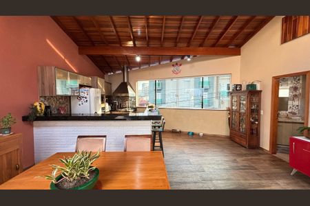 Casa à venda com 191m², 3 quartos e 3 vagas Casa à venda com 191m², 3 quartos e 3 vagasCozinha