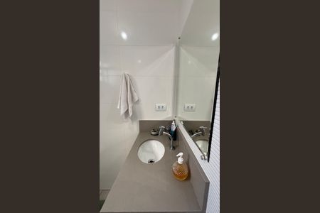 Casa à venda com 191m², 3 quartos e 3 vagas Casa à venda com 191m², 3 quartos e 3 vagasBanheiro Social