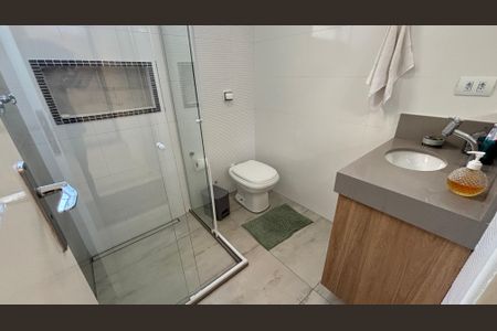 Casa à venda com 191m², 3 quartos e 3 vagas Casa à venda com 191m², 3 quartos e 3 vagasBanheiro Social