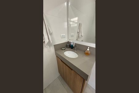 Casa à venda com 191m², 3 quartos e 3 vagas Casa à venda com 191m², 3 quartos e 3 vagasBanheiro Social