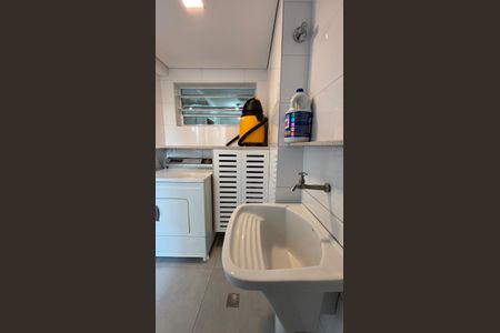 Casa à venda com 191m², 3 quartos e 3 vagas Casa à venda com 191m², 3 quartos e 3 vagasÁrea de Serviço