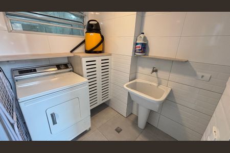 Casa à venda com 191m², 3 quartos e 3 vagas Casa à venda com 191m², 3 quartos e 3 vagasÁrea de Serviço