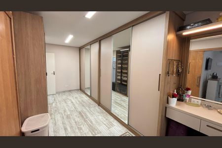 Casa à venda com 191m², 3 quartos e 3 vagas Casa à venda com 191m², 3 quartos e 3 vagasCloset da Suíte 2