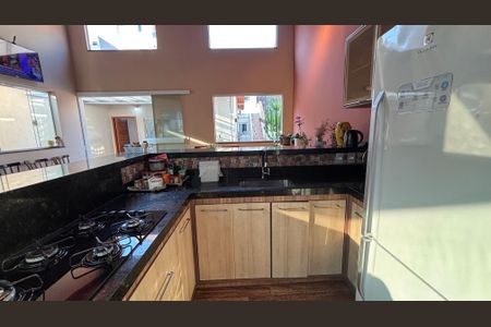 Casa à venda com 191m², 3 quartos e 3 vagas Casa à venda com 191m², 3 quartos e 3 vagasCozinha