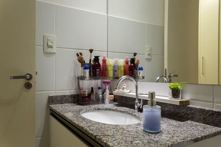 Apartamento à venda com 56m², 2 quartos e 1 vaga Apartamento à venda com 56m², 2 quartos e 1 vagaBanheiro da Suíte