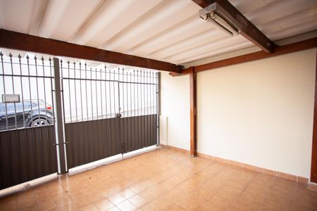 Casa à venda com 140m², 2 quartos e 1 vaga Casa à venda com 140m², 2 quartos e 1 vagaGaragem