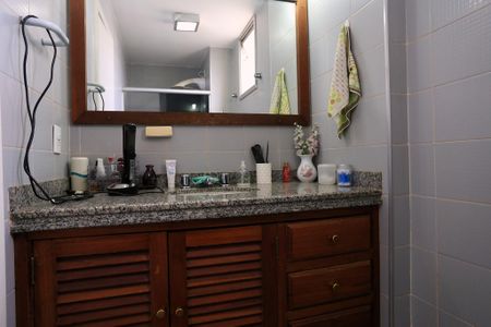 Apartamento à venda com 138m², 3 quartos e 1 vaga Apartamento à venda com 138m², 3 quartos e 1 vagaBanheiro da Suíte 2